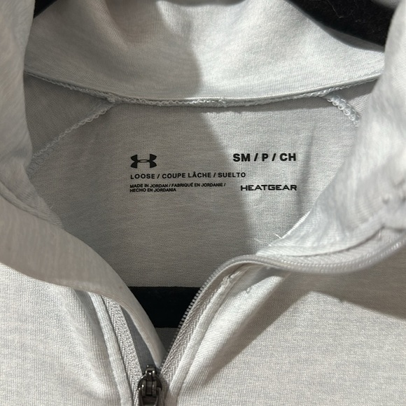 Under Armour heat your loose fit size small. - Picture 3 of 4